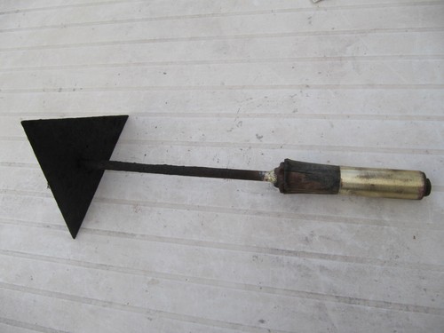 Ancien grattoir triangulaire - grattoir,