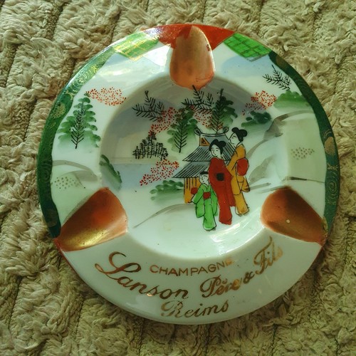 Ancien cendrier champagne - ,