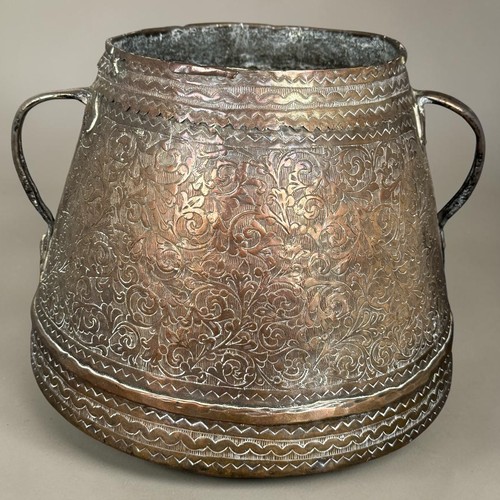 Ancien grand chaudron oriental
