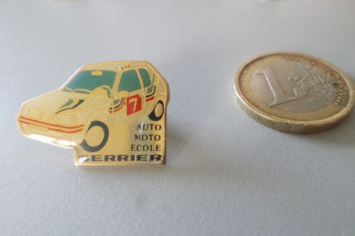 Rare pin badge car - rare,