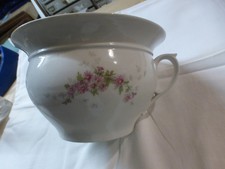 trés Ancien pot de chambre vase de nuit  en porcelaine décor fleuri