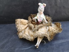 Figurine femme avec jambes et