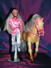 BARBIE   et CHEVAL intéractif ( PILES )   n° 12457  EQUESTRE  2000