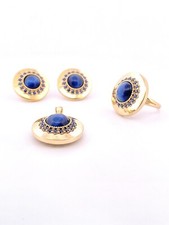 Parure en or jaune 18 carats , bague , boucles d'oreilles , pendentif et chaîne