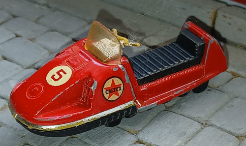 Majorette motoneige skidoo
