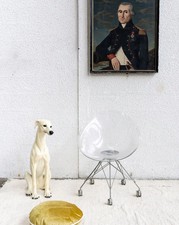 Alma, la chaise en plexiglass