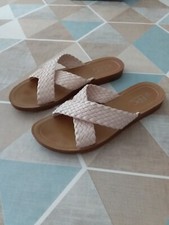 claquette femme neuve pointure 39 couleur beige au prix de 5 euros