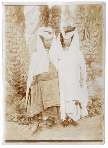 Deux femmes algériennes - , tenue