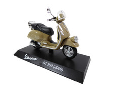 Vespa GT 250 2006 - 1/18 Maisto Véhicule Miniature Scooter Moto S0056