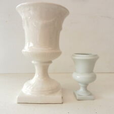 * 2 VASES MEDICIS UN PETIT LIMOGES 9.5 cm ET UN CAPODIMONTE 18 cm