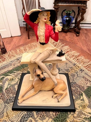 Figurine signed vittorio - figurine, signed-vittorio