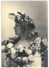 Vintage Photo De Un Jeune Femme Avec Fleurs Par J.B.Populaire New York