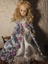 Poupée ancienne en porcelaine