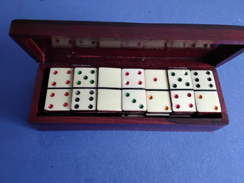 Deux jeux dominos anciens - deux,