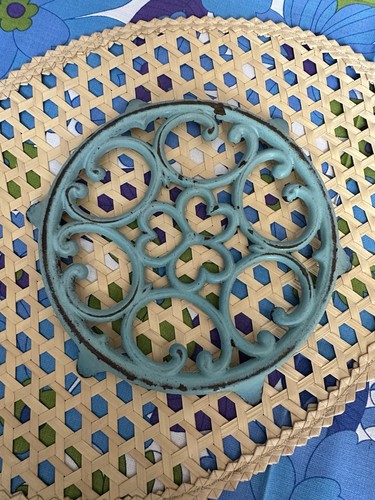 Dessous plat ancien en - dessous,