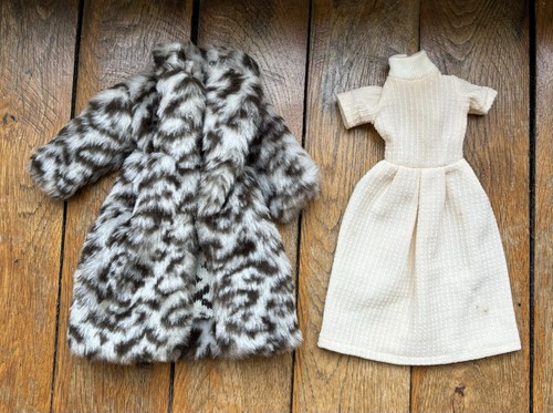 Tenue ambre 1981 - tenue, pour