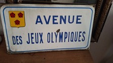 Ancienne plaque de rue emaillee. Avenue des jeux olympiques.
