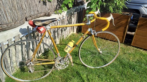 Vélo vintage marque - un,