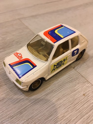 Ancienne peugeot 205 gti - gti, au