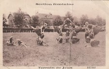 CPA 51 REIMS Terrain de Jeux Section Féminine
