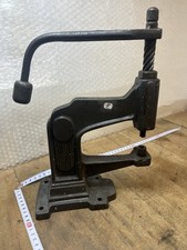 Outil presse en fonte de Cordonnier Ancien Réf N.2