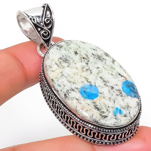Pendentif bijoux fait - , main