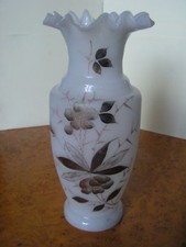 JOLI VASE ANCIEN EN OPALINE