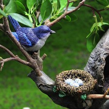Figurines d'oiseaux au design