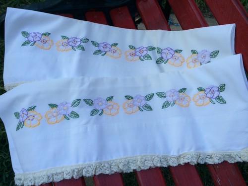 Pair vintage white - of,