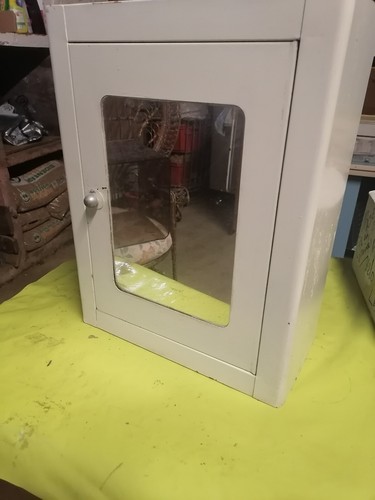 Belle petite armoire - petite, À