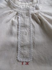Chemise de nuit 1900 pur lin écru et dentelle chiffrée E.M.