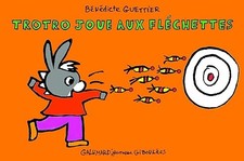 Trotro joue aux fléchettes -