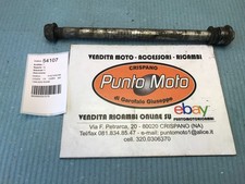 Axe d'axe de roue arrière