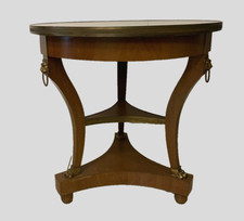 Guéridon tripode de style Empire en acajou Dessus de marbre a galerie de laiton