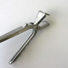 Attrape plat ancien Pince pour sortir les plats du four Manique Costaud  crochet