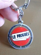 Ancien porte clé métal émaillé Journal Le Progrès Presse Lyon Rhône.