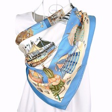 Foulard en soie HERMES Carre