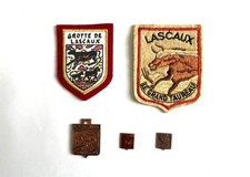 ECUSSON BRODE " LASCAUX " + GROTTE DE LASCAUX + 3 MEDAILLES METAL LASCAUX