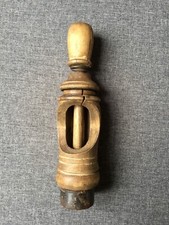 Ancienne bouchonneuse bois , embouchonneuse objet de métier