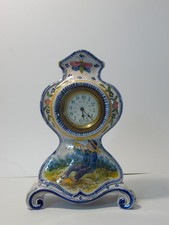 HB QUIMPER avant 1917:Pendule faïence,décor Botanique,médaillon joueur Bombarde.