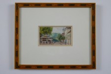 Rue animée au kiosque