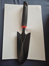 pelle de jardinage neuve