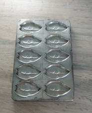 Ancien moule plaque  à