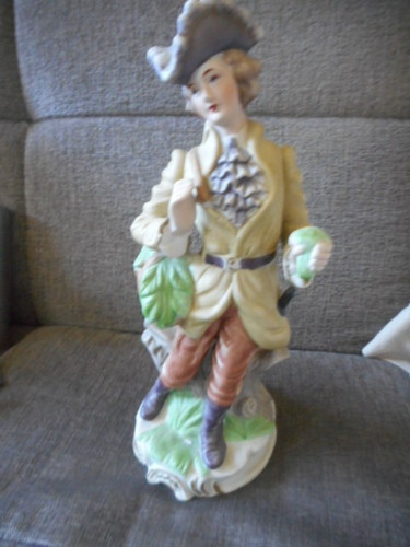 Superbe figurine biscuit - superbe, en