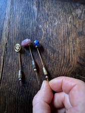 Tois épingles a cravate