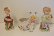 3 bibelots statuettes enfants en porcelaine vintage hauteur du plus grand: 13 cm
