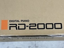 Piano de scène numérique Roland RD-2000 88 touches lestées suivi AC100V neuf