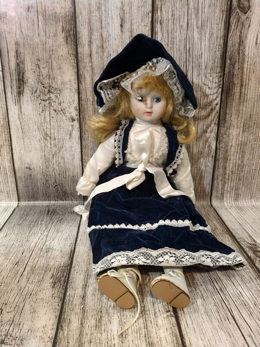 Ancienne poupée poupon - 💮,