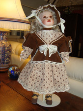 Poupée  Coca Cola en boite