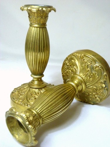 Paire bougeoirs aux - de,